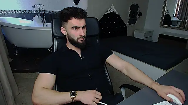 Snapshot of MicahLane chatting on June 4, 3:44 am MicahLane online show from June 4, 3:44 am