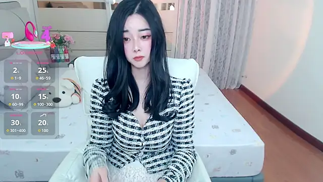 Snapshot of Xiaodie-baby chatting on November 23, 12:04 pm Xiaodie-baby online show from November 23, 12:04 pm