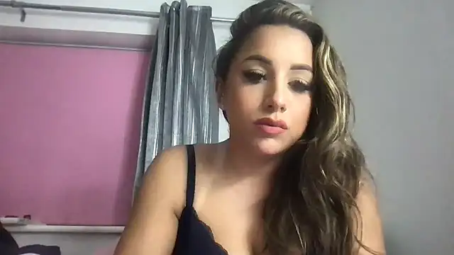 Snapshot of LyraLure chatting on December 15, 3:51 pm LyraLure online show from December 15, 3:51 pm