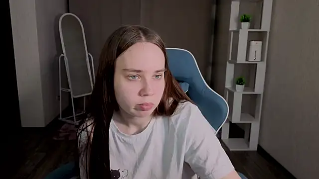 Snapshot of LunaDreeam chatting on November 19, 3:12 pm LunaDreeam online show from November 19, 3:12 pm