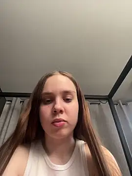 Snapshot of LunaDreeam chatting on November 14, 5:05 pm LunaDreeam online show from November 14, 5:05 pm