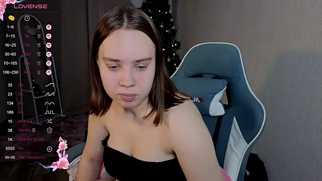 Snapshot of LunaDreeam chatting on December 15, 3:40 pm LunaDreeam online show from December 15, 3:40 pm