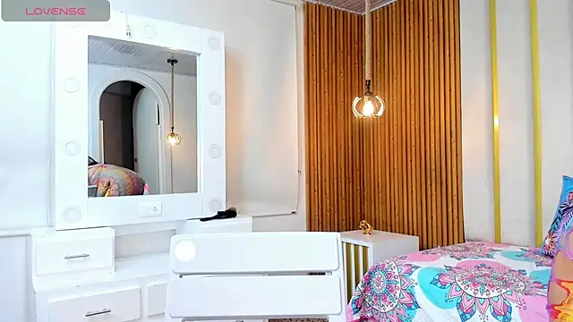 Hanna curvy  online show from October 31, 11:18 am