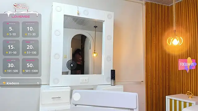 Hanna curvy  online show from November 6, 11:36 am