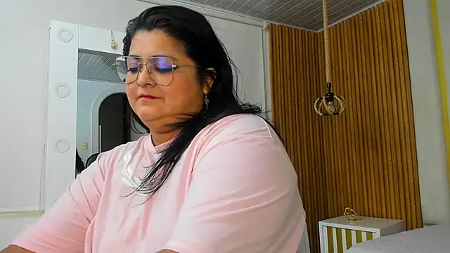 Hanna curvy  online show from November 16, 11:59 am