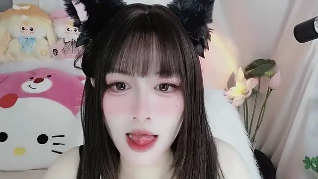 -zhuzhu-999- online show from April 22, 8:15 pm