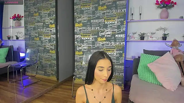 DemmiLove online show from January 10, 9:10 pm