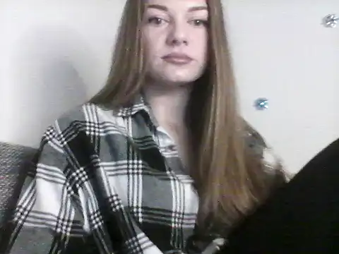 Snapshot of EllaMoonlight chatting on November 6, 9:19 pm EllaMoonlight online show from November 6, 9:19 pm