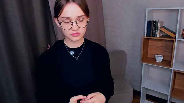 Snapshot of CherlynVannah chatting on October 26, 5:52 am CherlynVannah online show from October 26, 5:52 am