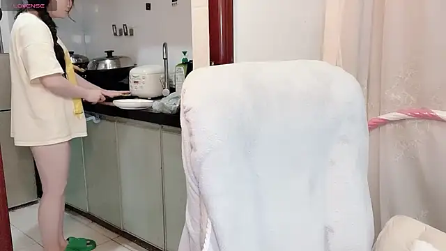 Snapshot of anna-888- chatting on November 9, 4:05 am anna-888- online show from November 9, 4:05 am