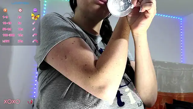 Snapshot of harper1brown chatting on October 31, 11:18 am harper1brown online show from October 31, 11:18 am