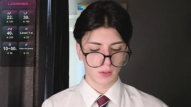 Oliver star boy  online show from November 28, 11:54 am