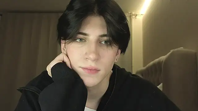 Oliver star boy  online show from March 15, 8:38 pm