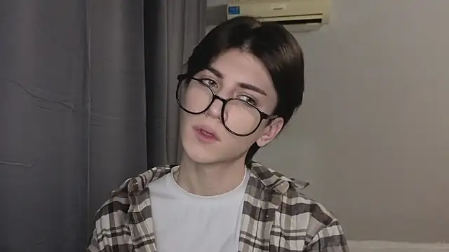 Oliver star boy  online show from November 12, 6:34 pm