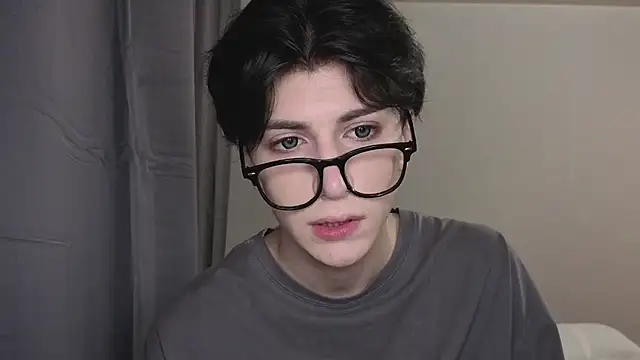 Oliver star boy  online show from October 28, 5:12 pm