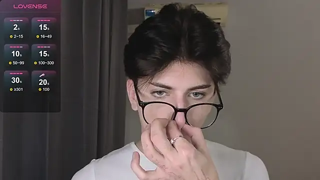 Oliver star boy  online show from November 26, 2:39 pm