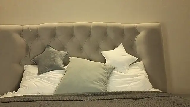 Oliver star boy  online show from February 10, 5:34 pm