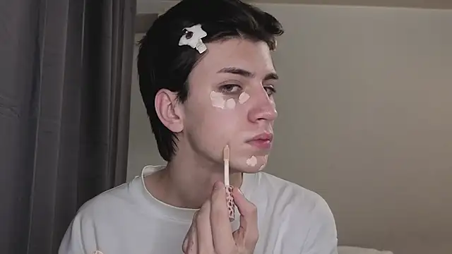 Oliver star boy  online show from October 31, 4:25 pm