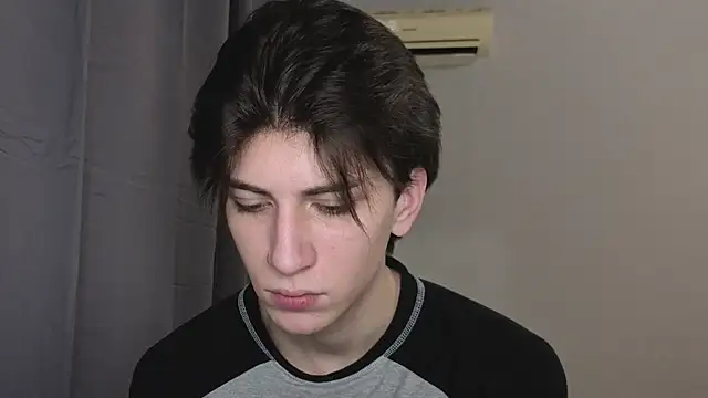 Oliver star boy  online show from November 5, 7:28 pm