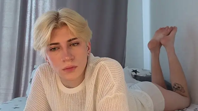 Oliver star boy  online show from May 16, 8:35 am