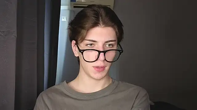 Oliver star boy  online show from October 26, 8:37 am