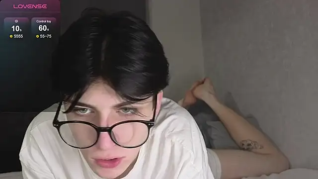 Oliver star boy  online show from December 21, 10:21 pm