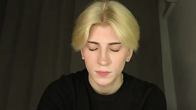 Oliver star boy  online show from May 11, 5:54 pm
