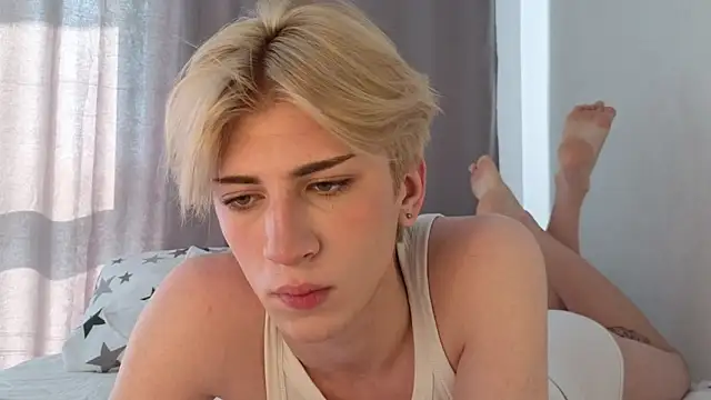 Oliver star boy  online show from May 26, 4:43 am