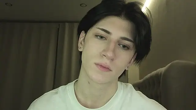 Oliver star boy  online show from March 18, 12:03 am