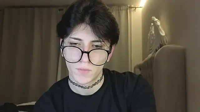 Oliver star boy  online show from January 14, 5:05 pm