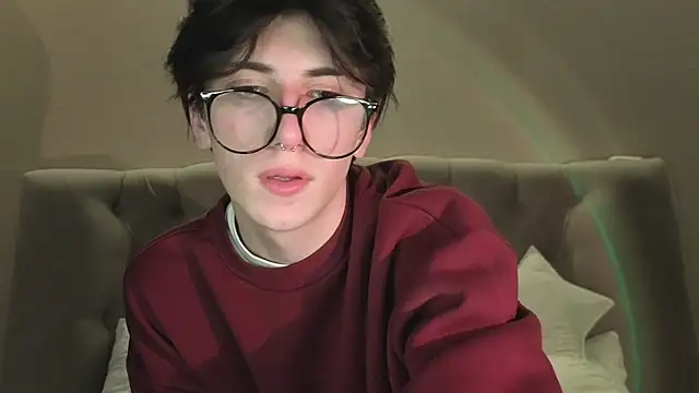 Oliver star boy  online show from February 13, 5:46 pm