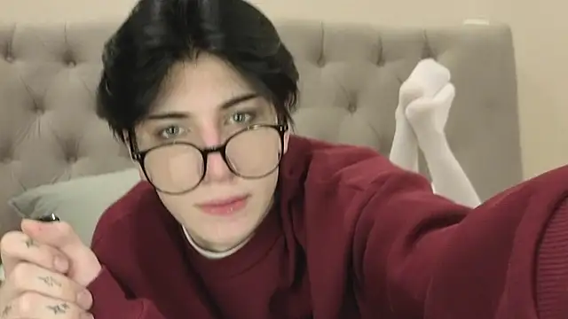 Oliver star boy  online show from February 14, 3:45 pm