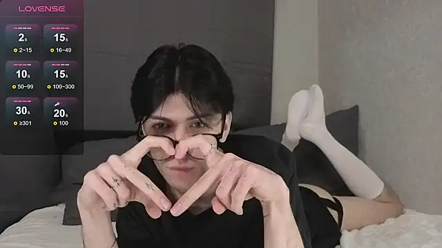 Oliver star boy  online show from December 19, 8:44 pm