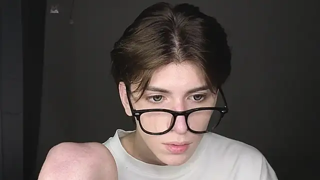 Oliver star boy  online show from October 26, 8:42 pm