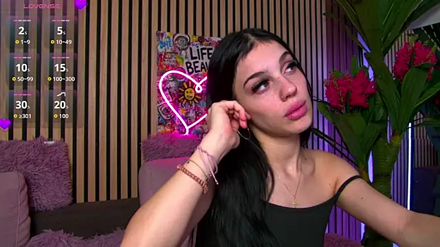 Snapshot of MirunaHaze chatting on January 17, 5:00 am MirunaHaze online show from January 17, 5:00 am