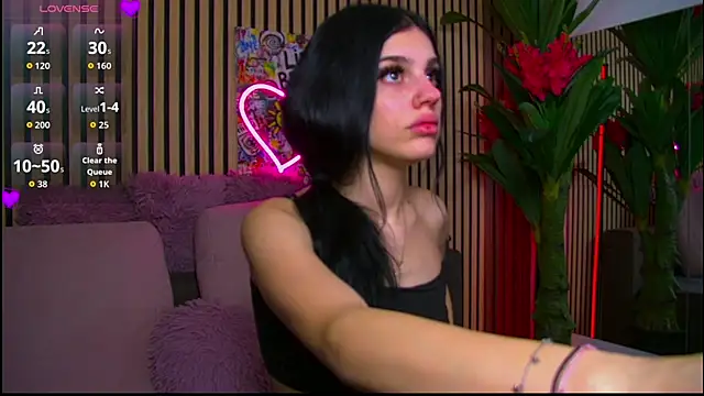 Snapshot of MirunaHaze chatting on February 22, 5:32 am MirunaHaze online show from February 22, 5:32 am