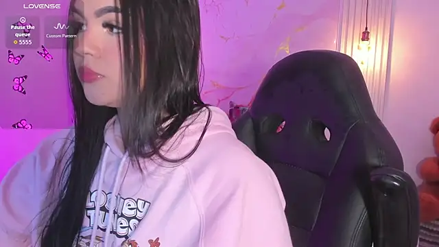 amber white15 online show from April 14, 3:11 am