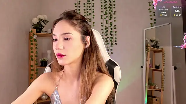 LilCatalia online show from July 28, 3:03 am