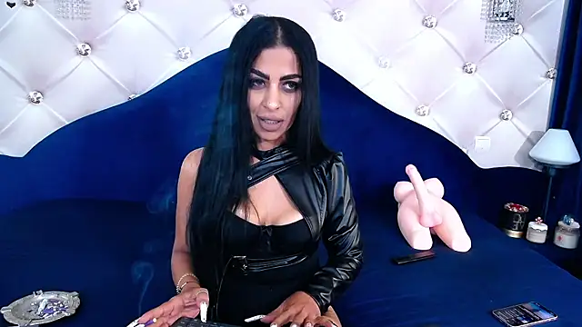 Snapshot of NoirKaylah chatting on December 13, 9:43 pm NoirKaylah online show from December 13, 9:43 pm