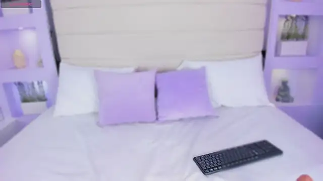 AmyColman  online show from February 7, 12:24 pm