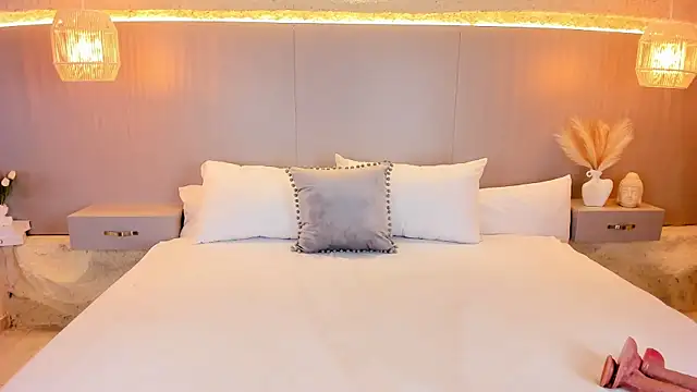 AmyColman  online show from March 21, 11:58 am