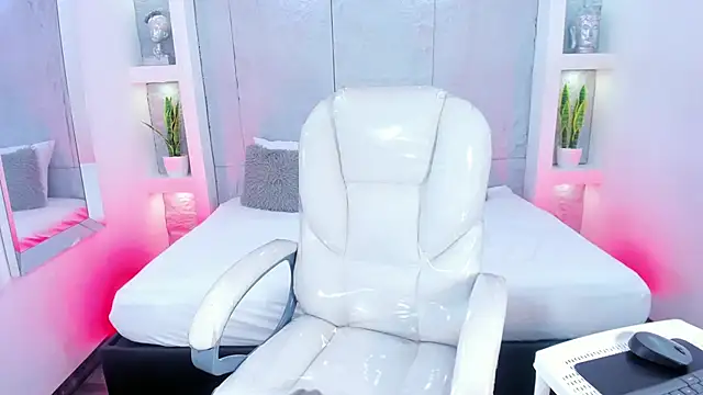 AmyColman  online show from November 27, 11:43 am