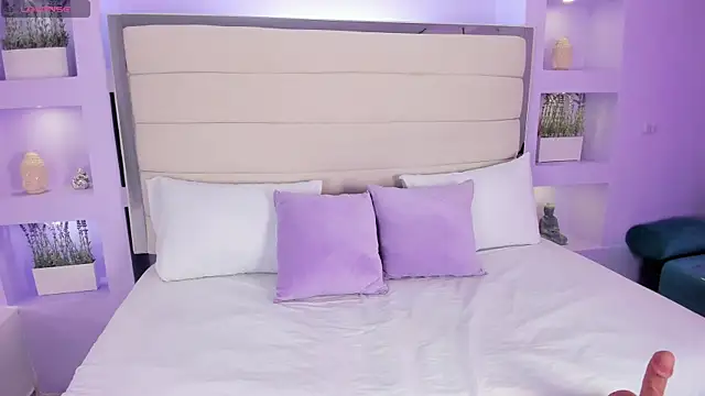 AmyColman  online show from January 14, 12:09 pm