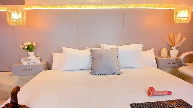 AmyColman  online show from March 6, 12:11 pm