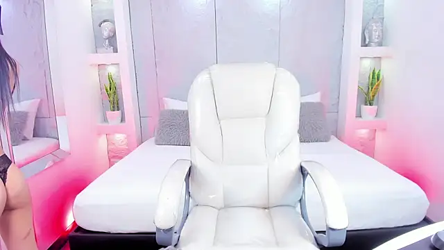 AmyColman  online show from November 12, 11:47 am