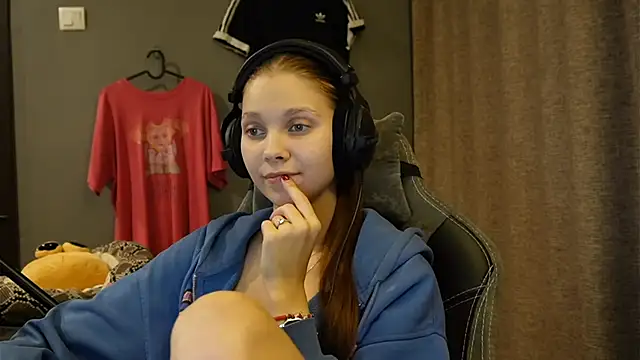 Snapshot of Softixq chatting on November 19, 3:34 pm Softixq online show from November 19, 3:34 pm