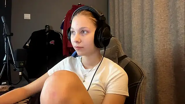 Snapshot of Softixq chatting on November 5, 4:43 pm Softixq online show from November 5, 4:43 pm