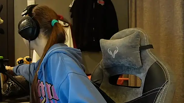 Snapshot of Softixq chatting on November 21, 3:55 pm Softixq online show from November 21, 3:55 pm