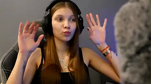 Snapshot of Softixq chatting on December 13, 8:04 pm Softixq online show from December 13, 8:04 pm