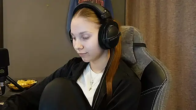 Snapshot of Softixq chatting on November 23, 2:27 pm Softixq online show from November 23, 2:27 pm